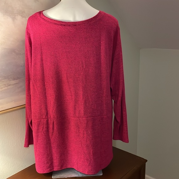 Fuchsia sweater - Picture 2 of 4